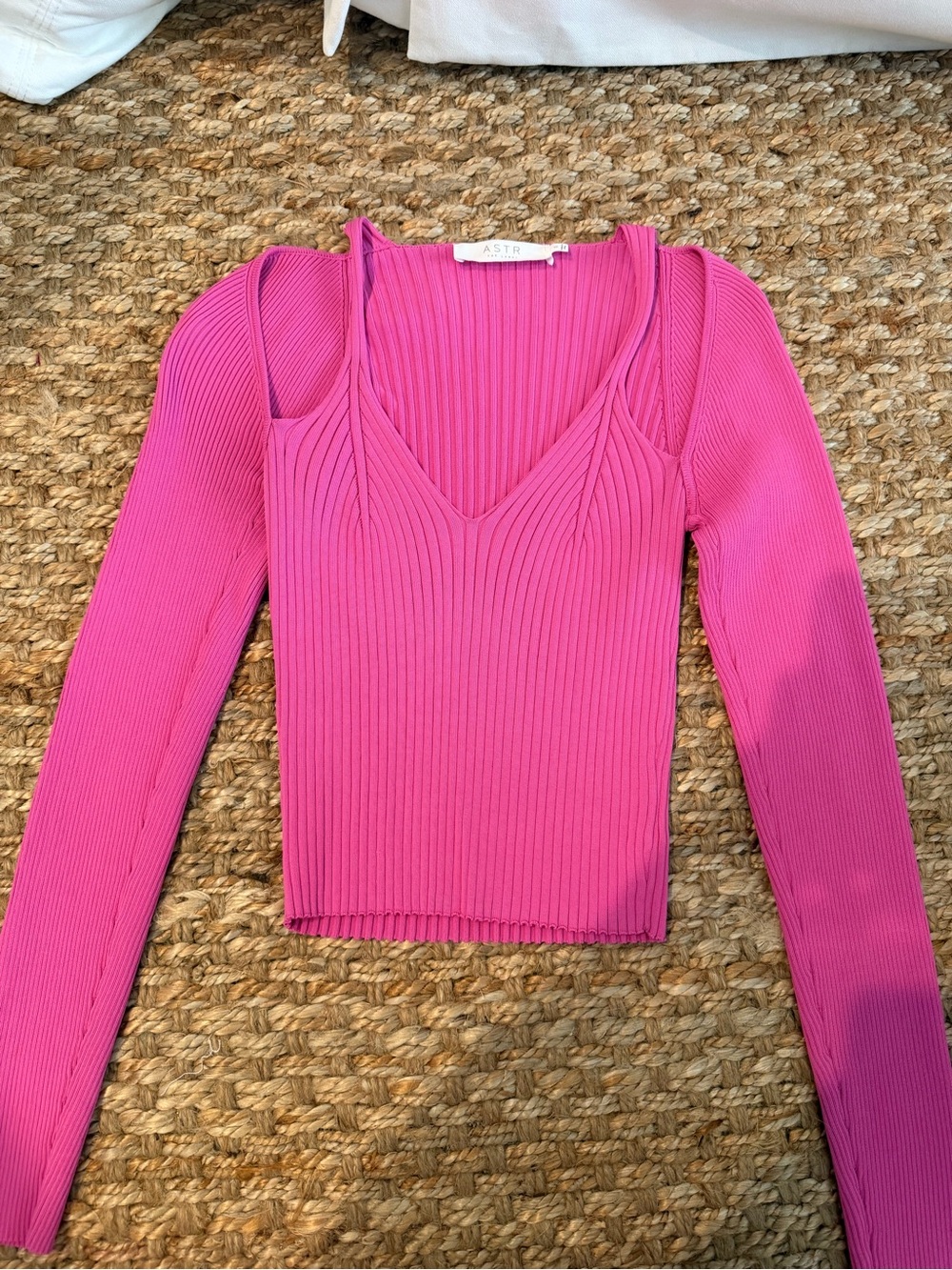 Astr Fuchsia Ribbed V-Neck Cold-Shoulder Long Sleeve Top